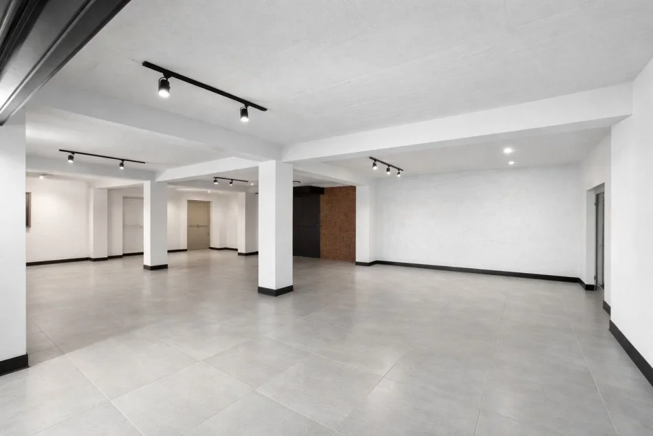 Qera | Ambjent Biznesi Godien 3-kateshe | Sauk | 11200 €/muaj i diskutueshem