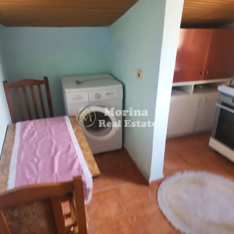 Qera | Shtëpi private 2 + 1 | Rruga Njazi Meka | 300 €/muaj 4