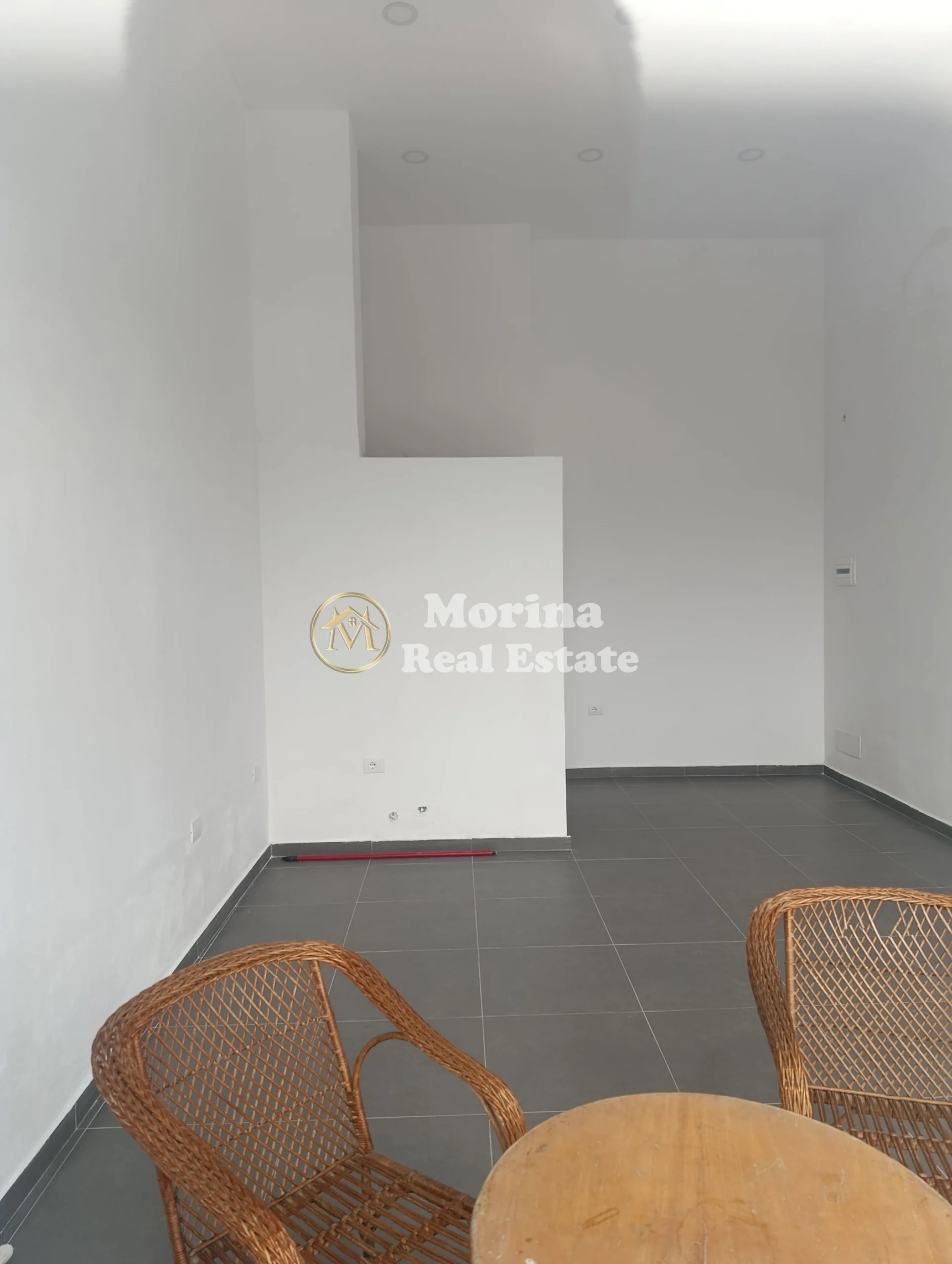 Qera | Ambjent Biznesi | Rruga Hamdi Sulçebe | 500 €/muaj