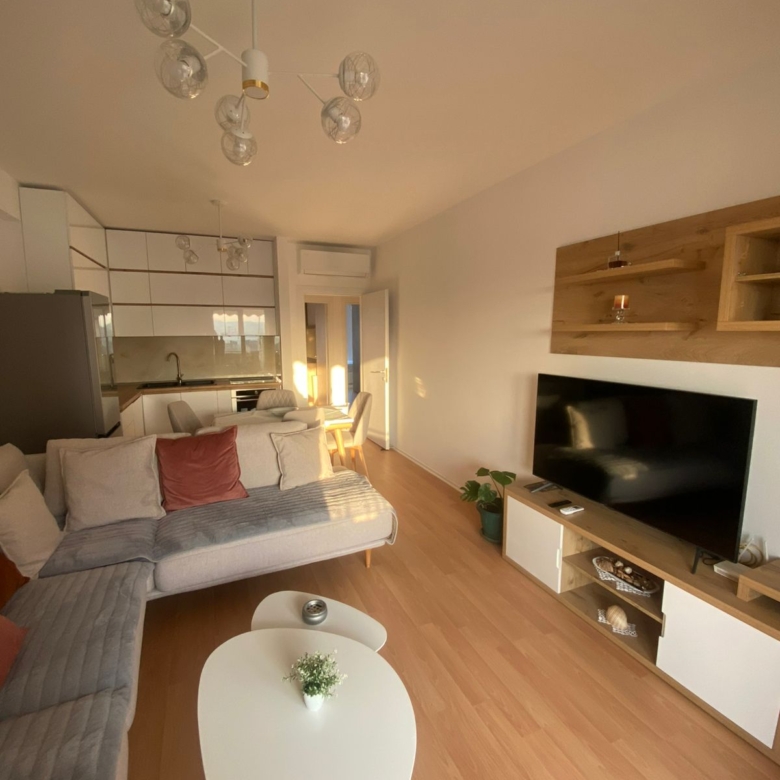 Qera | Apartament 2 + 1 + 2 | Rruga 5 Maji | 650 €/muaj
