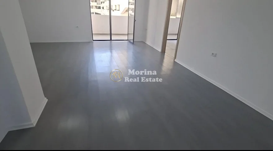 Qera | Ambjent Biznesi | Rruga 5 Maji | 600 €/muaj