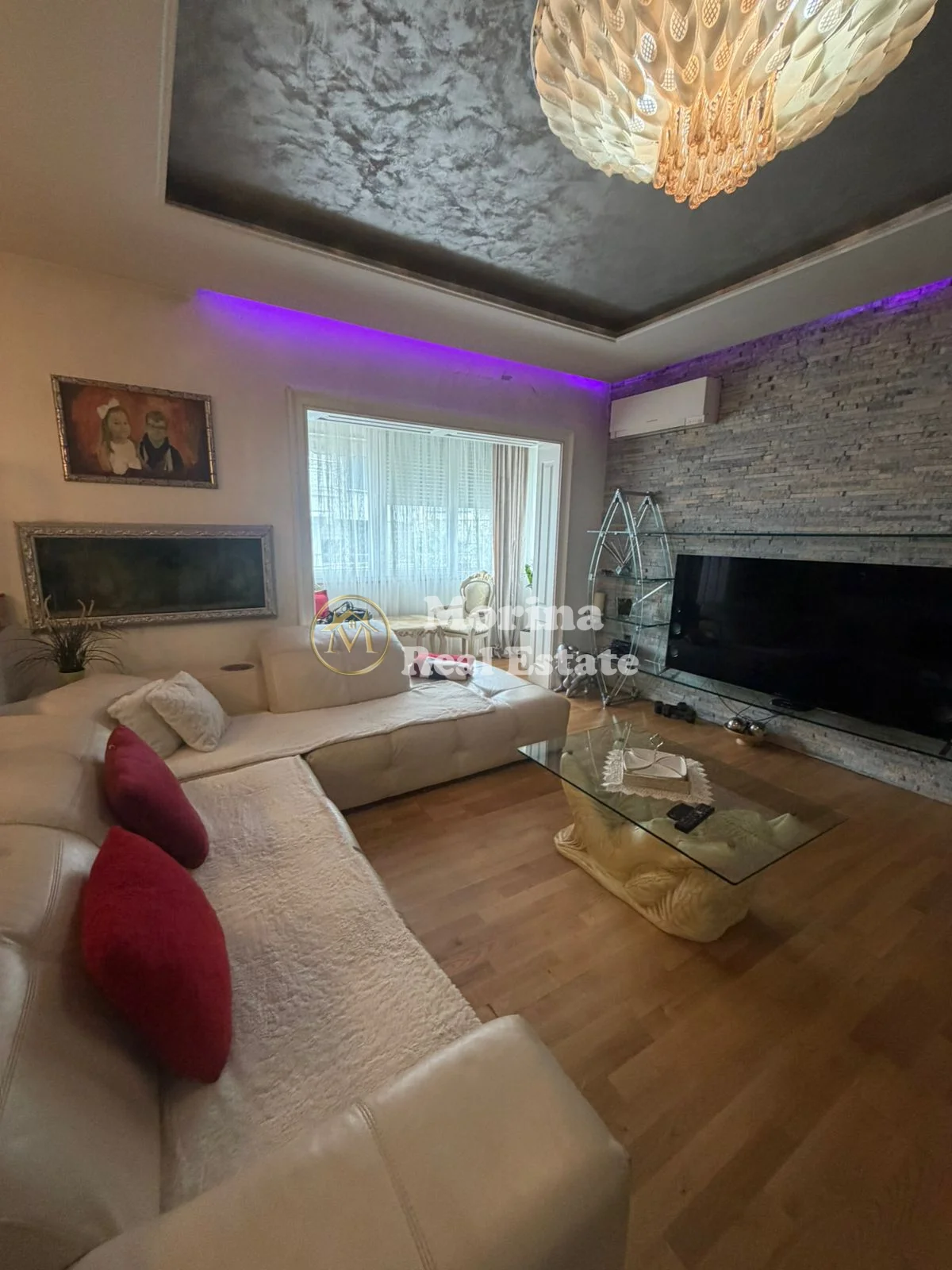 Shitje | Apartament 3 + 1 | Komuna e Parisit | 300000 €