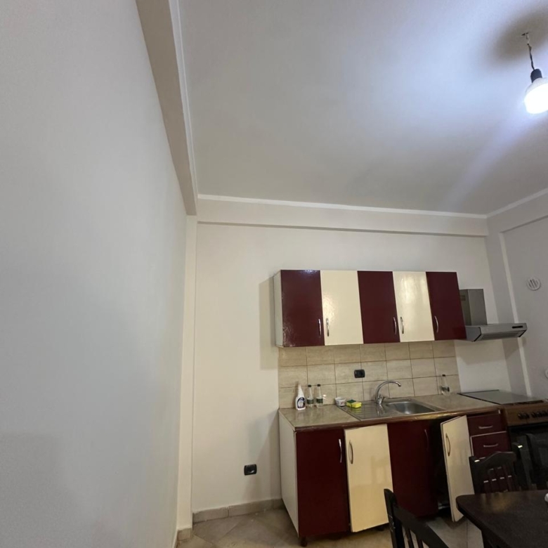 Qera | Shtëpi private 1 + 1 | Shkozë | 250 €/muaj 2
