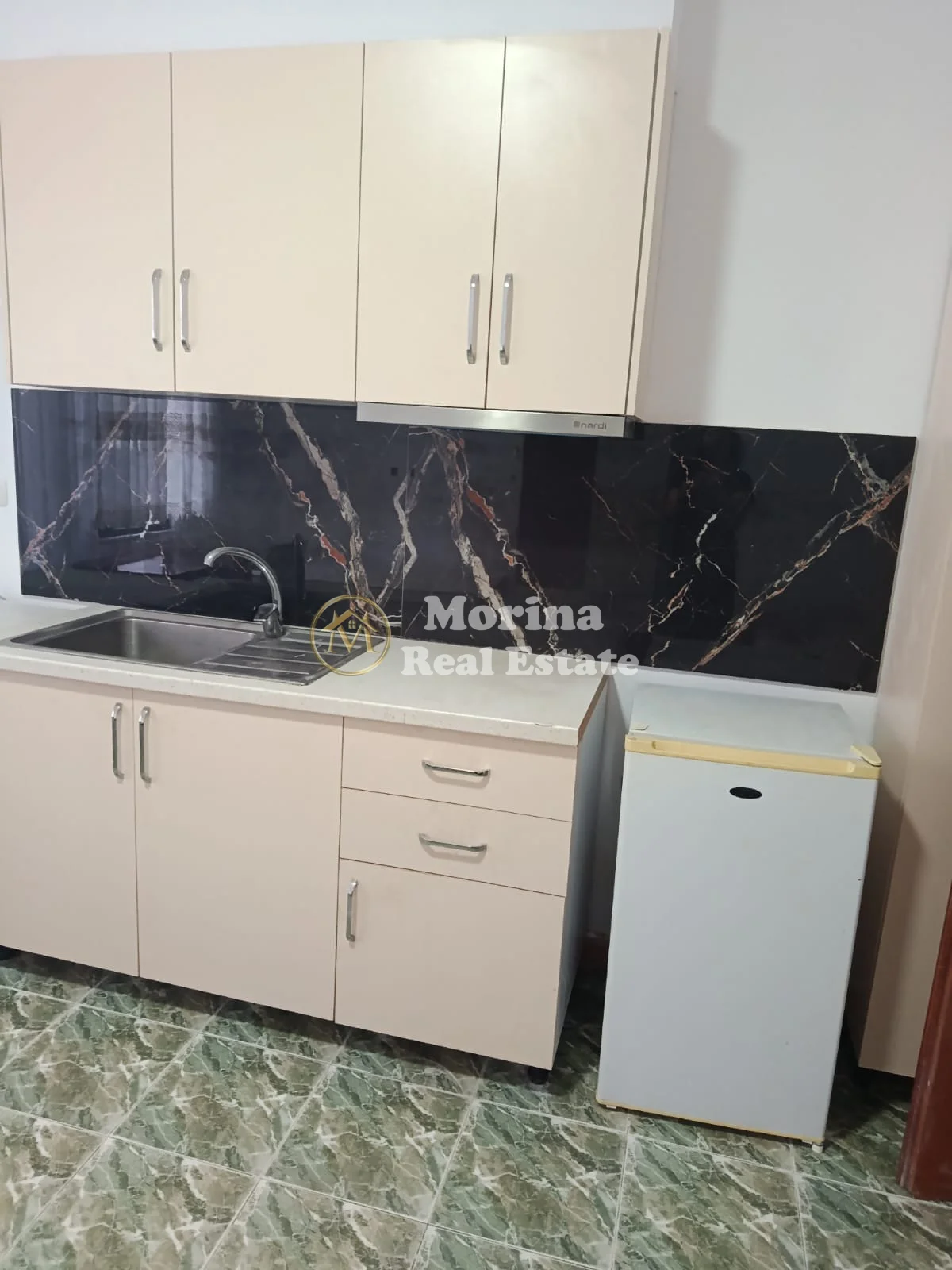 Qera | Garsoniere | Qendra Shëndetësore Qytet Studenti | 300 €/muaj