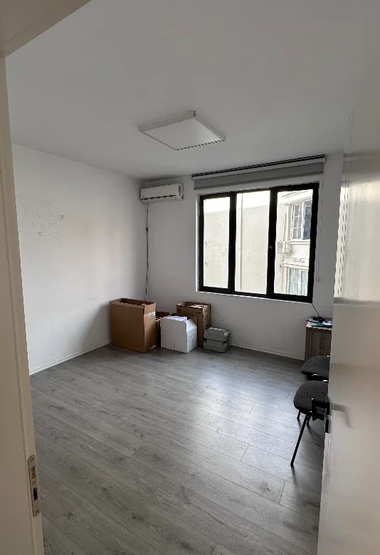 Qera | Ambjent Biznesi | Vasil Shanto | 1200 €/muaj 3