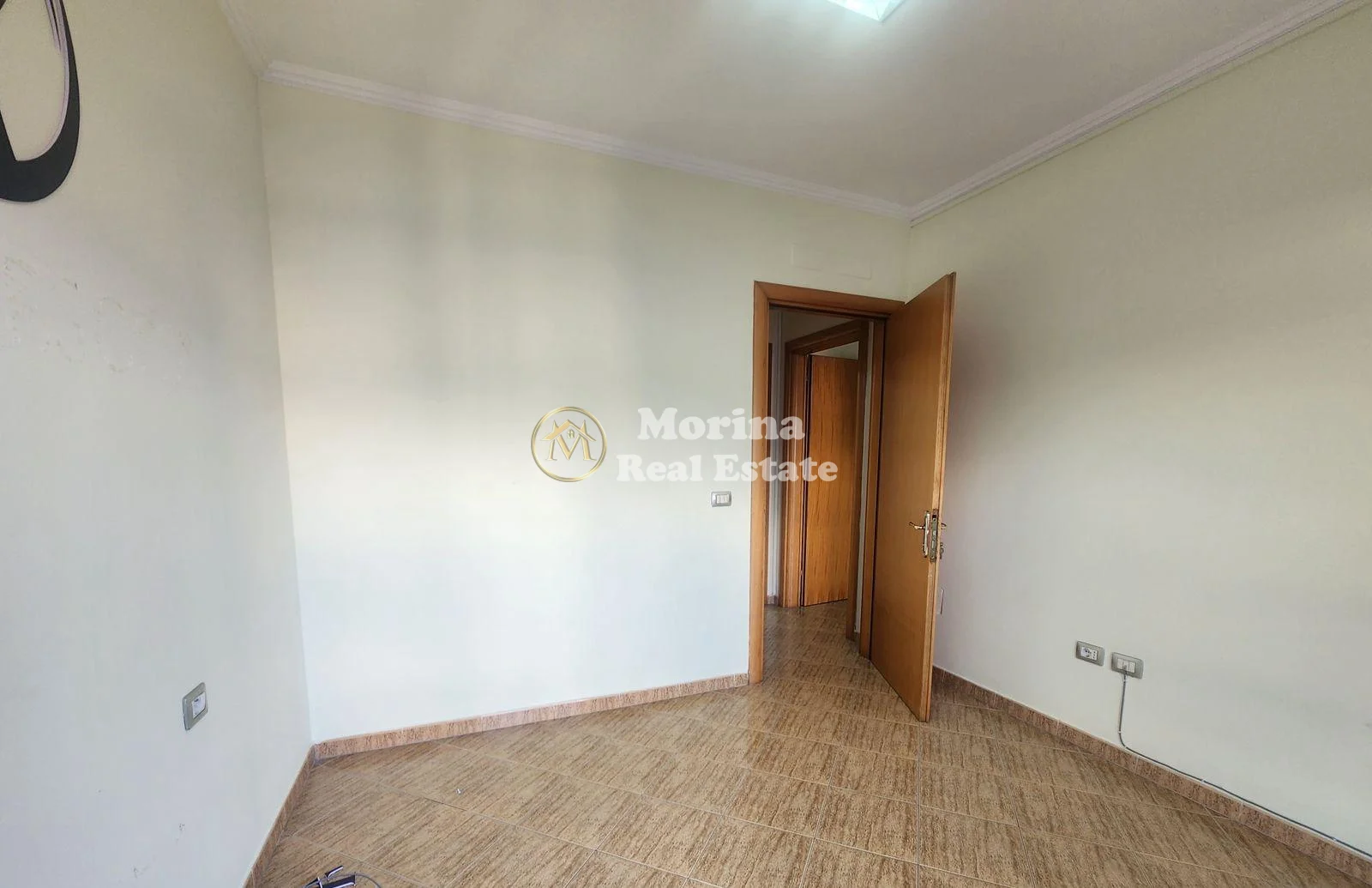 Qera | Ambjent Biznesi | Zogu i Zi | 700 €/muaj 4