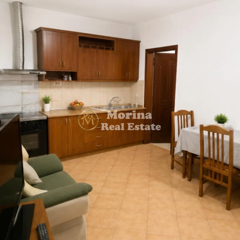 Qera | Vilë 1 + 1 | Rruga e Durrësit | 350 €/muaj 2
