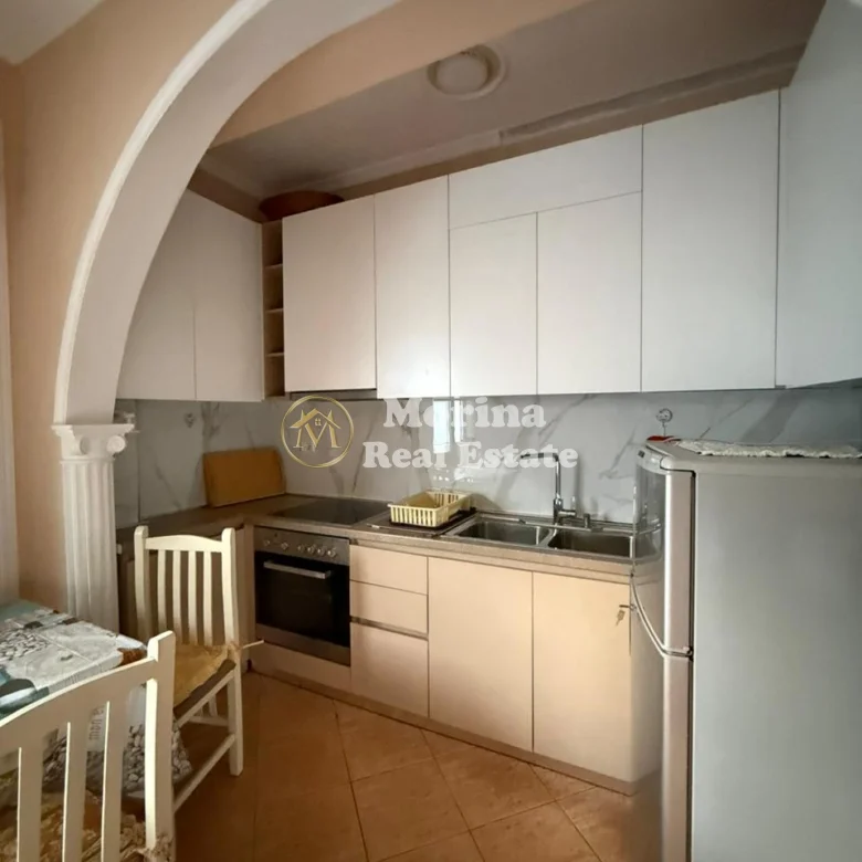 Qera | Vilë 1 + 1 | Rruga 5 Maji | 400 €/muaj 2