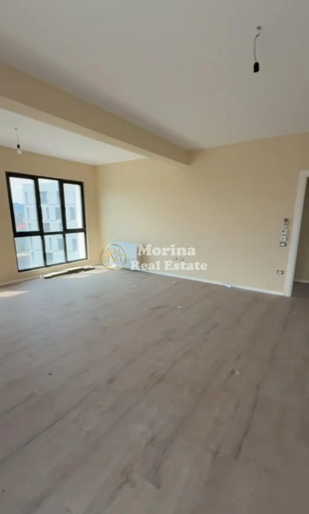 Qera | Ambjent Biznesi | Kompleksi Arlis | 800 €/muaj