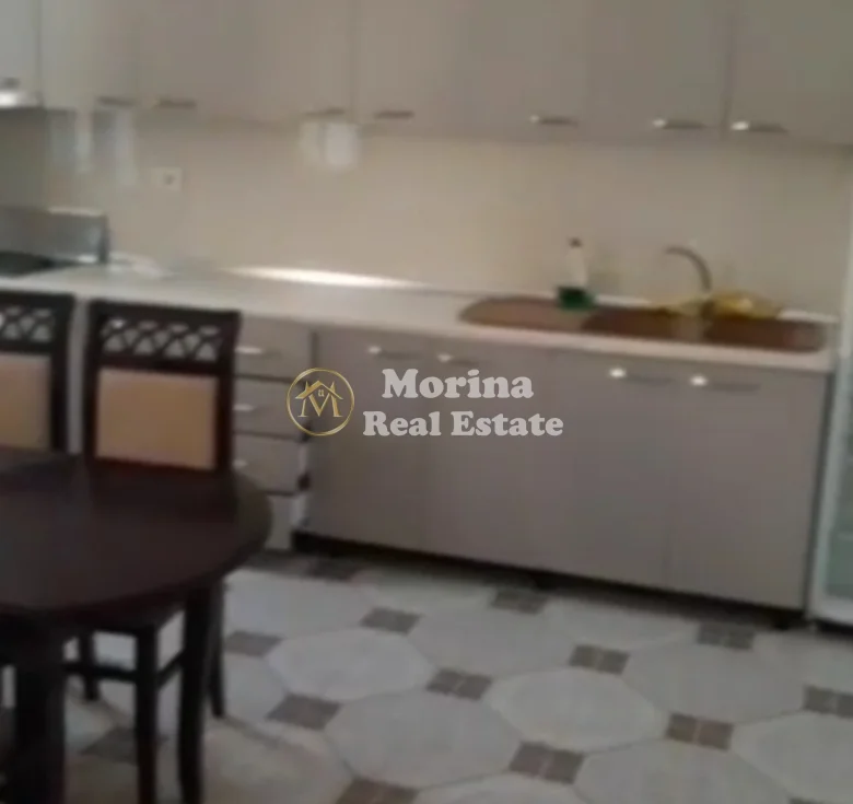 Qera | Shtëpi private 2 + 1 | Rruga 5 Maji | 400 €/muaj