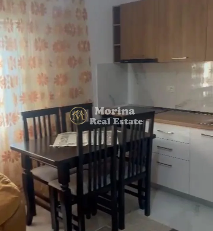 Qera | Shtëpi private 2 + 1 | Rruga Njazi Meka | 400 €/muaj 4