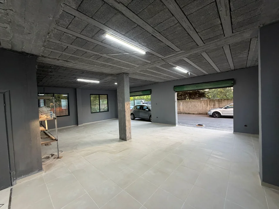 Qera | Ambjent Biznesi | Laprakë | 700 €/muaj