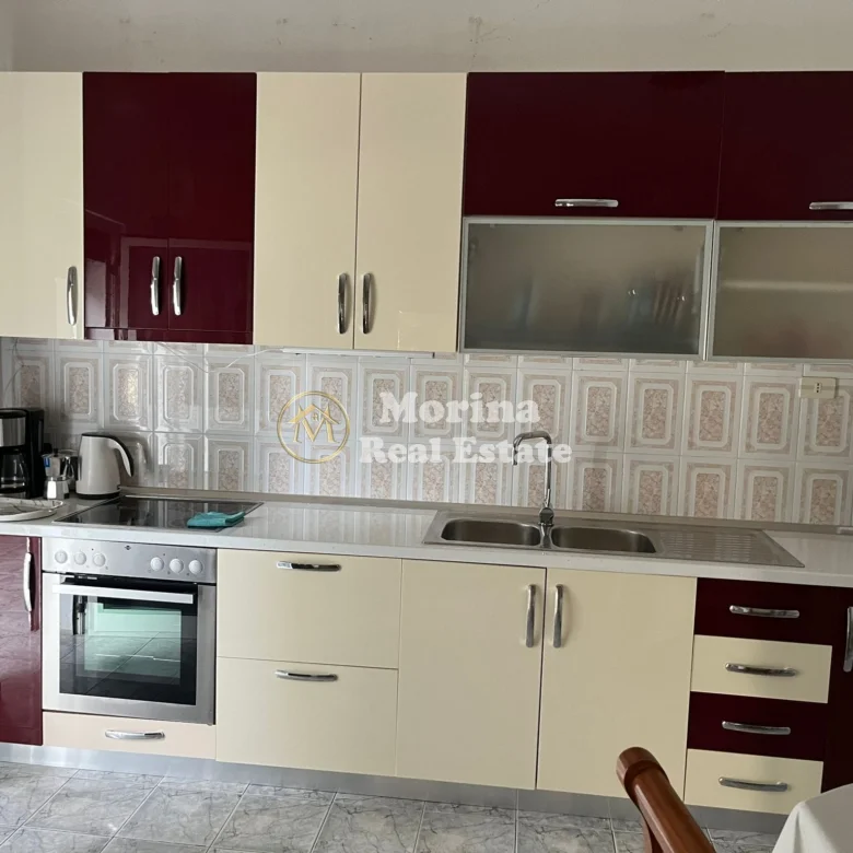 Qera | Shtëpi private 1 + 1 | Tregu Elektrik | 450 €/muaj 2