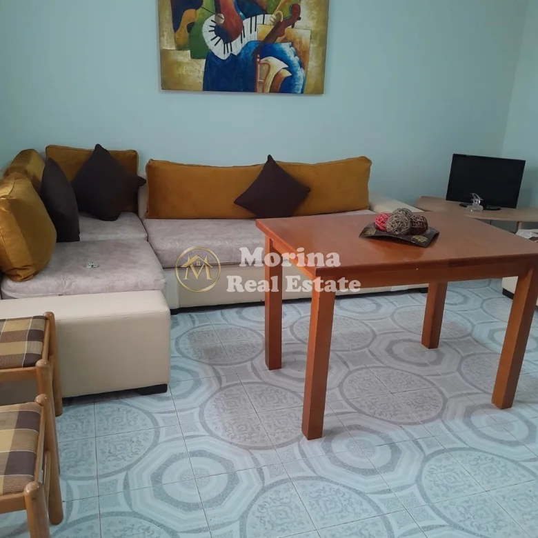 Qera | Shtëpi private 2 + 1 | Bulevardi Zogu i Parë | 600 €/muaj 2