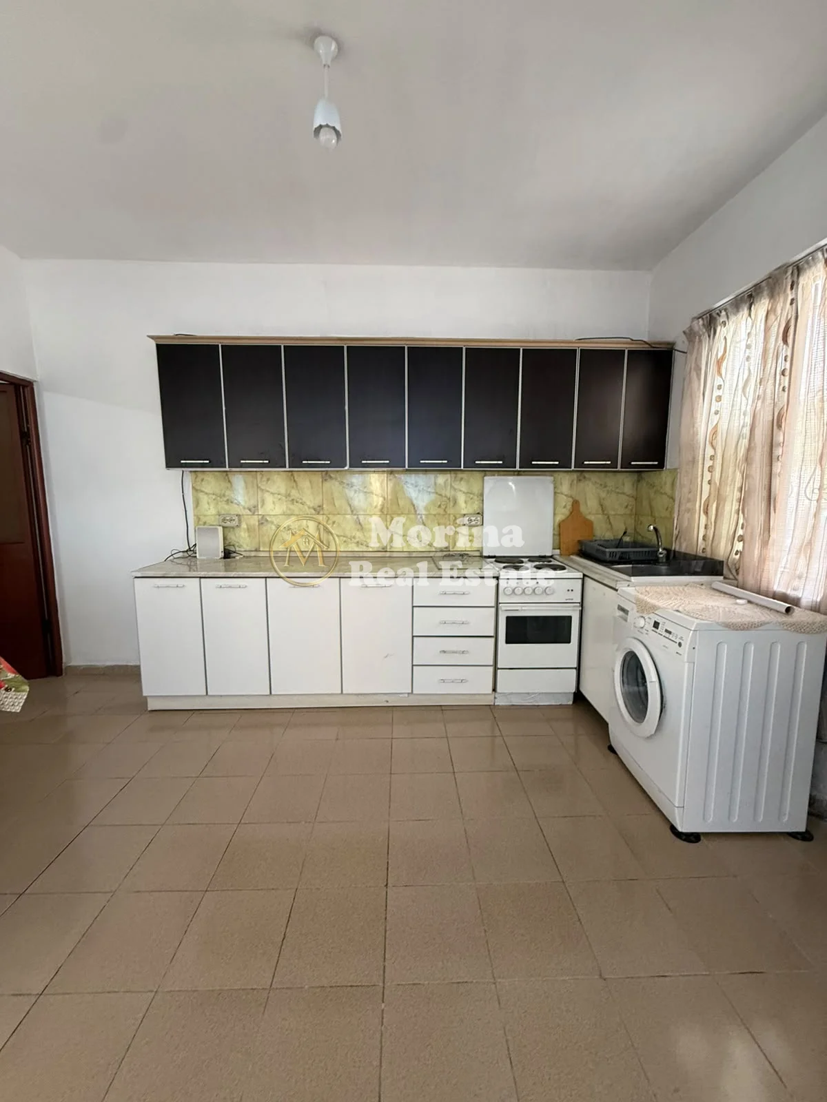 Qera | Shtëpi private 2 + 1 | Rruga 5 Maji | 350 €/muaj