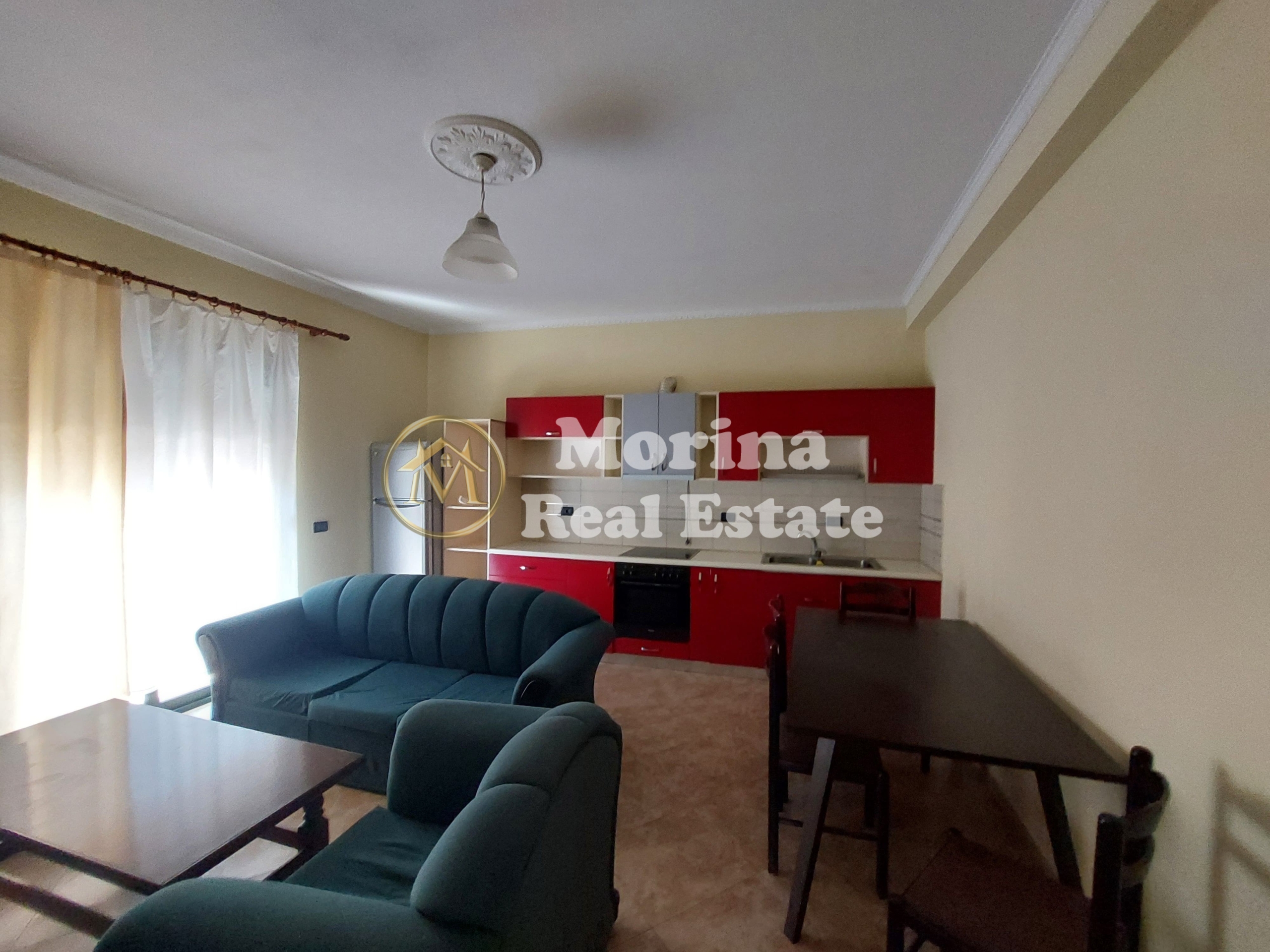Qera | Shtëpi private 2 + 1 | Shkolla e Bashkuar | 450 €/muaj