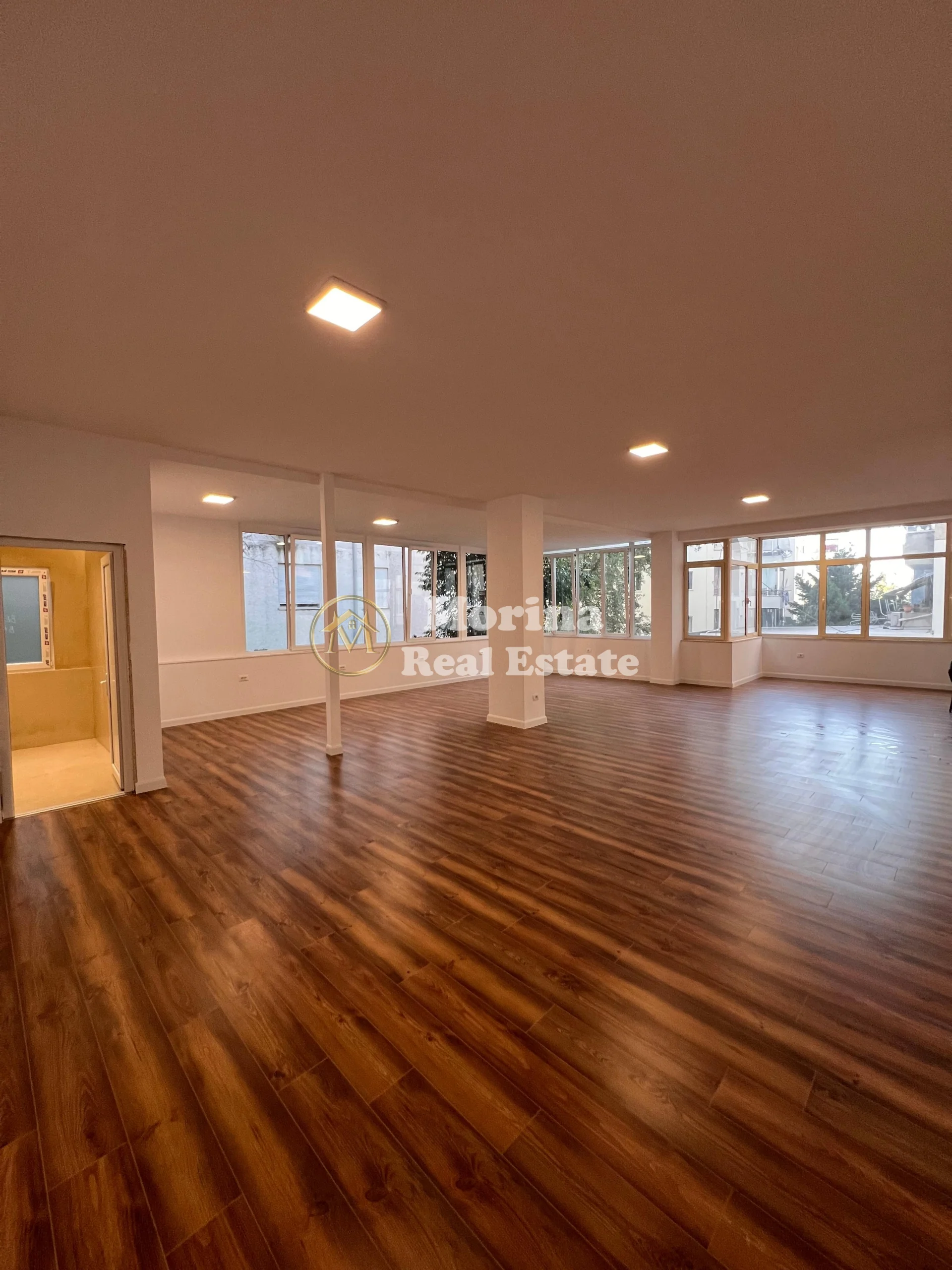 Qera | Ambjent Biznesi | Liqeni i Thatë | 1800 €/muaj
