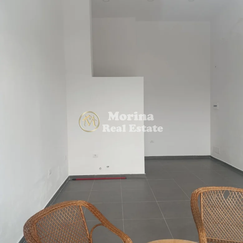 Qera | Ambjent Biznesi | Rruga Hamdi Sulçebe | 500 €/muaj 2