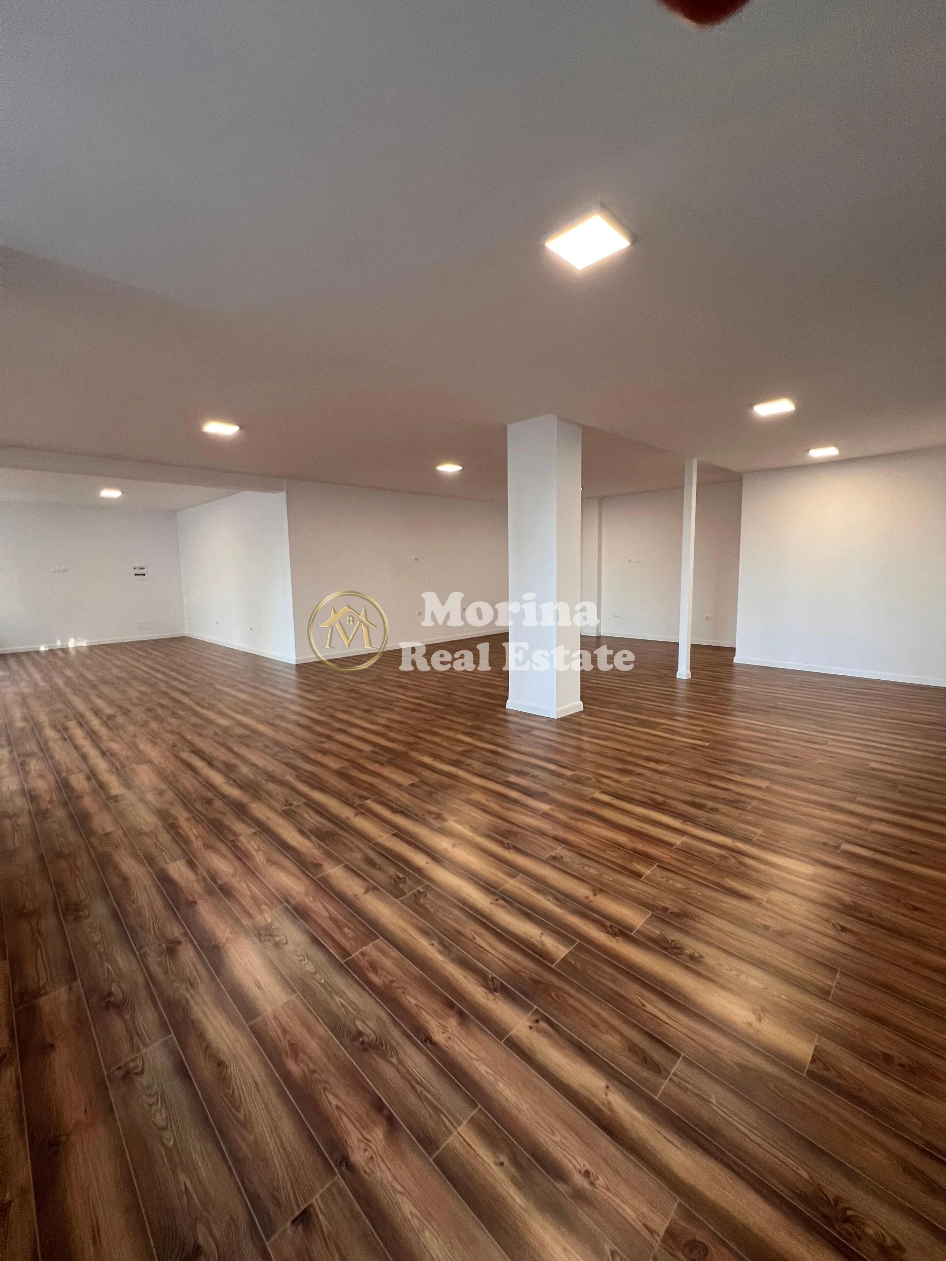 Qera | Ambjent Biznesi | Liqeni i Thatë | 1800 €/muaj