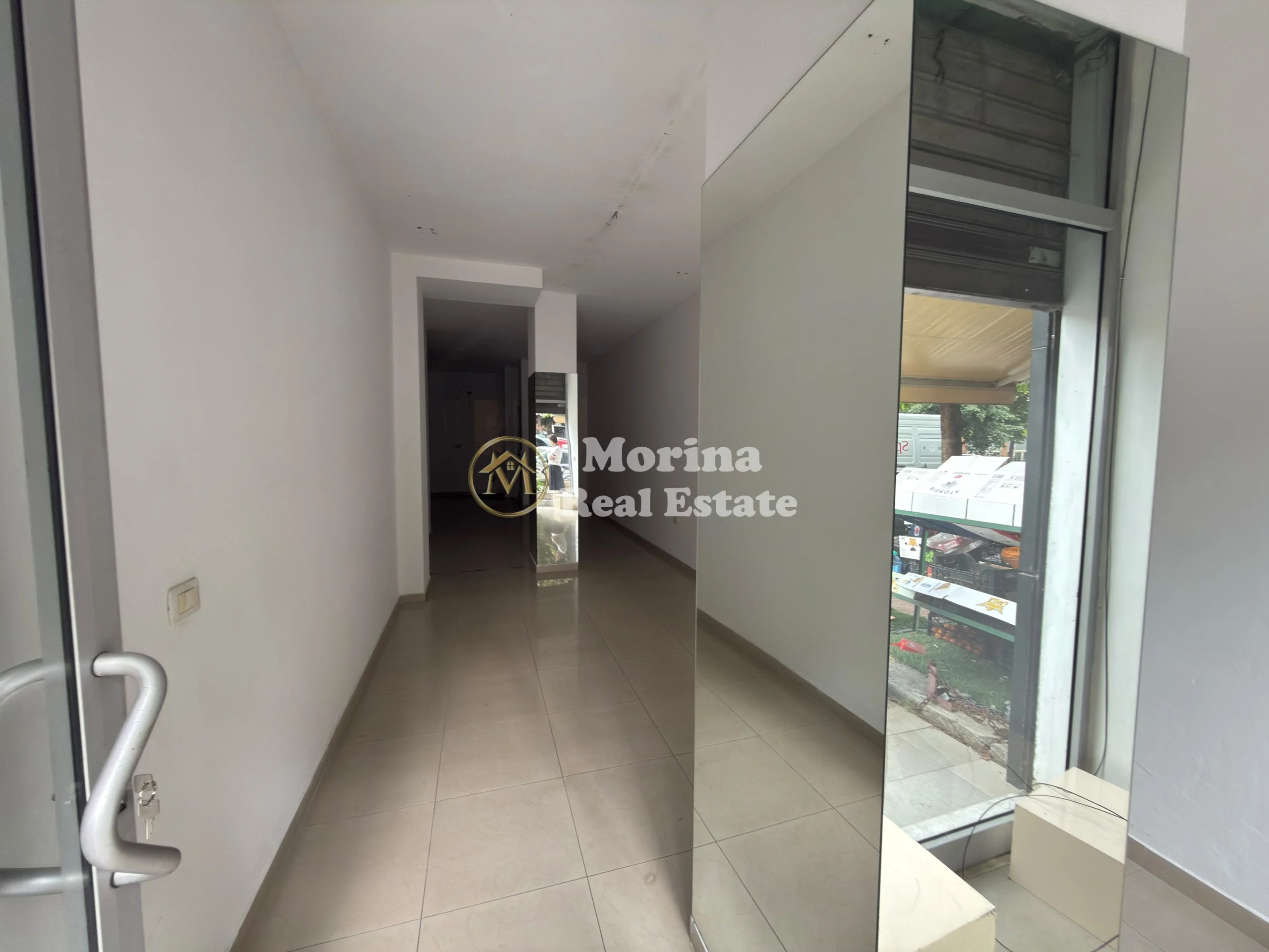 Qera | Ambjent Biznesi | Kristal Center | 800 €/muaj