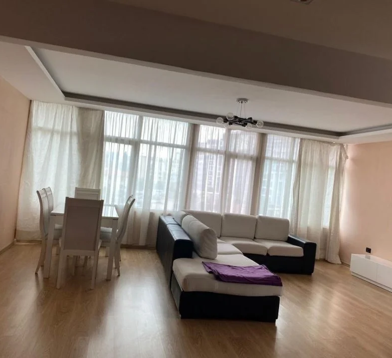 Qera | Apartament 2 + 1 | Blloku Gintash | 650 €/muaj