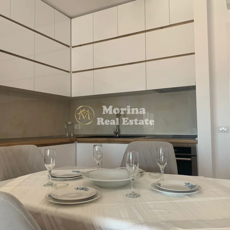 Qera | Apartament 2 + 1 + 2 | Rruga 5 Maji | 650 €/muaj 2