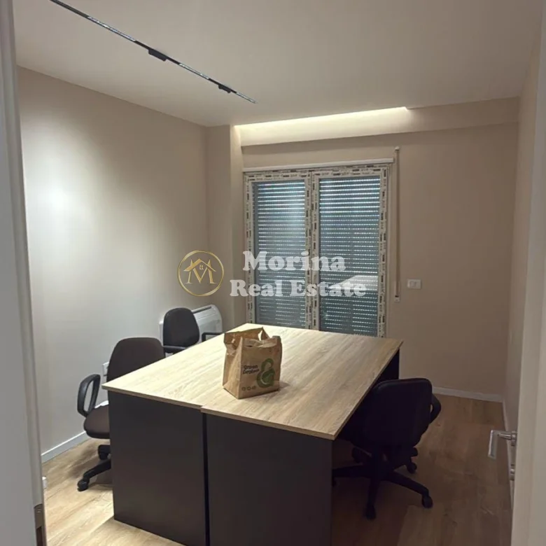 Qera | Ambjent Biznesi | Ish Sheshi Shqiponja | 700 €/muaj