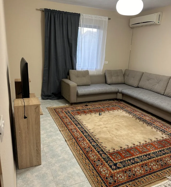 Qera | Shtëpi private 2 + 1+Ballkon | Rruga Balla | 400 €/muaj
