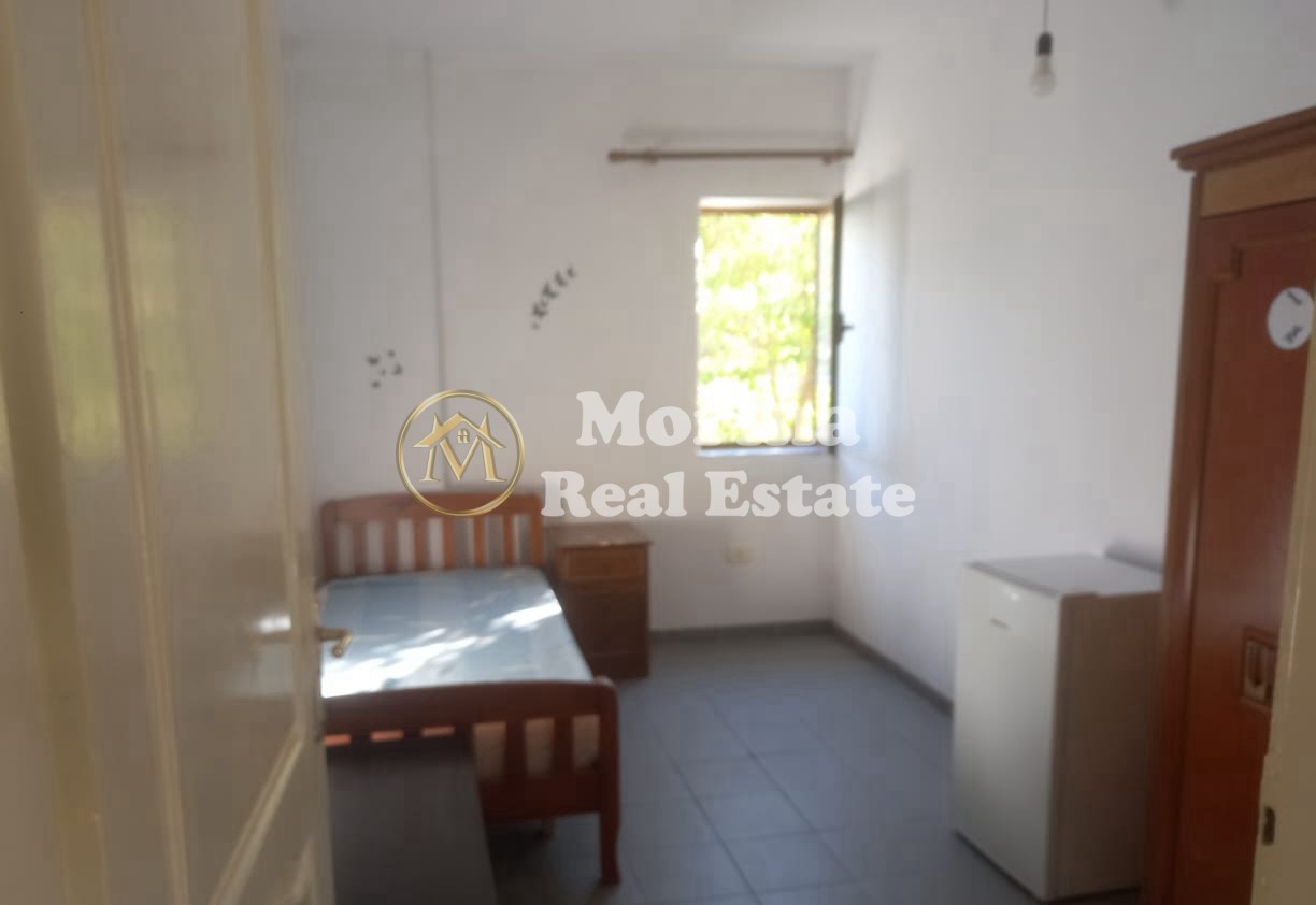 Qera | Shtëpi private 3 + 1 | Tregu Elektrik | 450 €/muaj 2