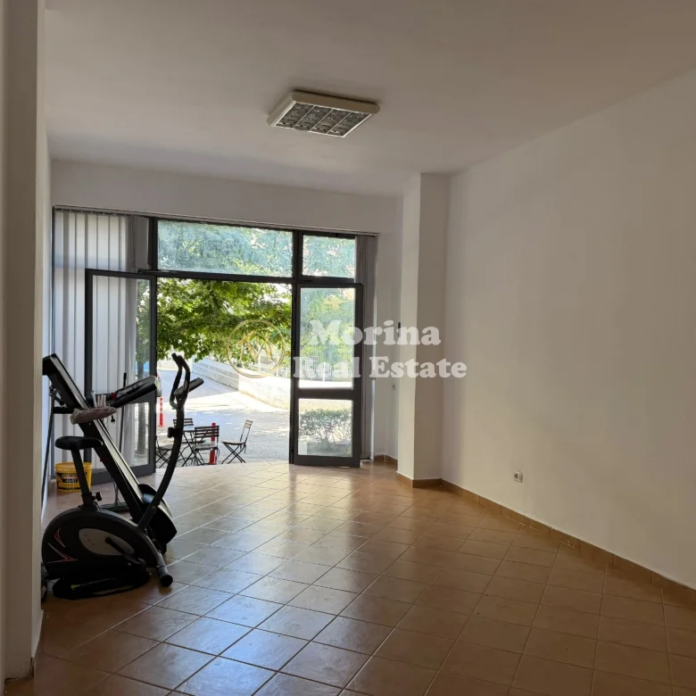 Qera | Ambjent Biznesi | Shkolla e Bashkuar | 1100 €/muaj 3