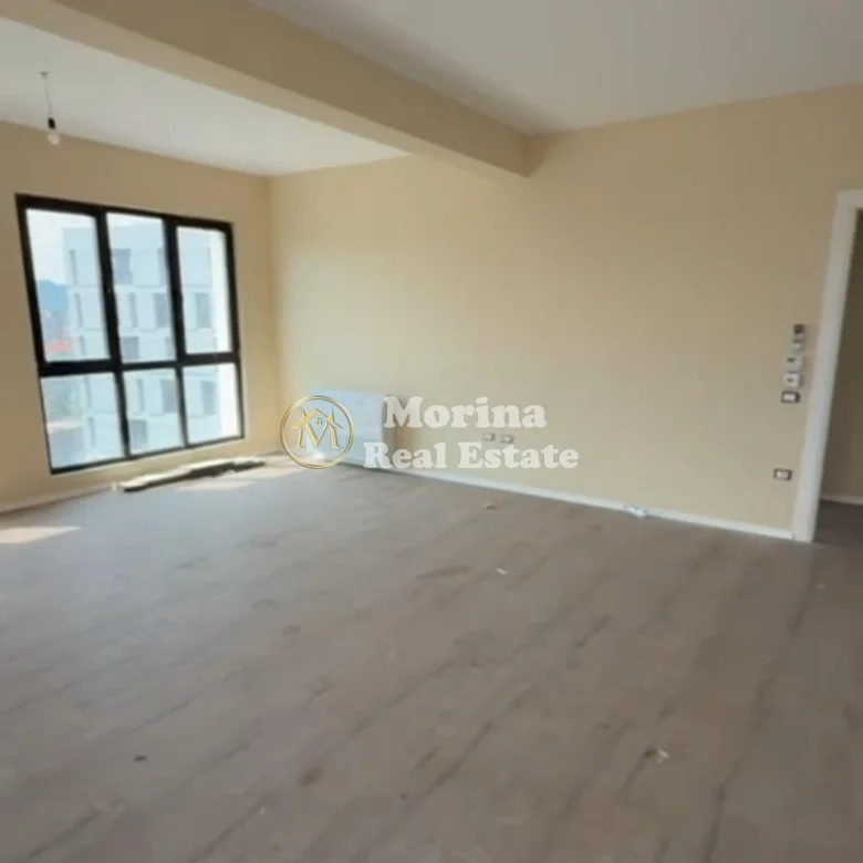 Qera | Ambjent Biznesi | Kompleksi Arlis | 800 €/muaj 2