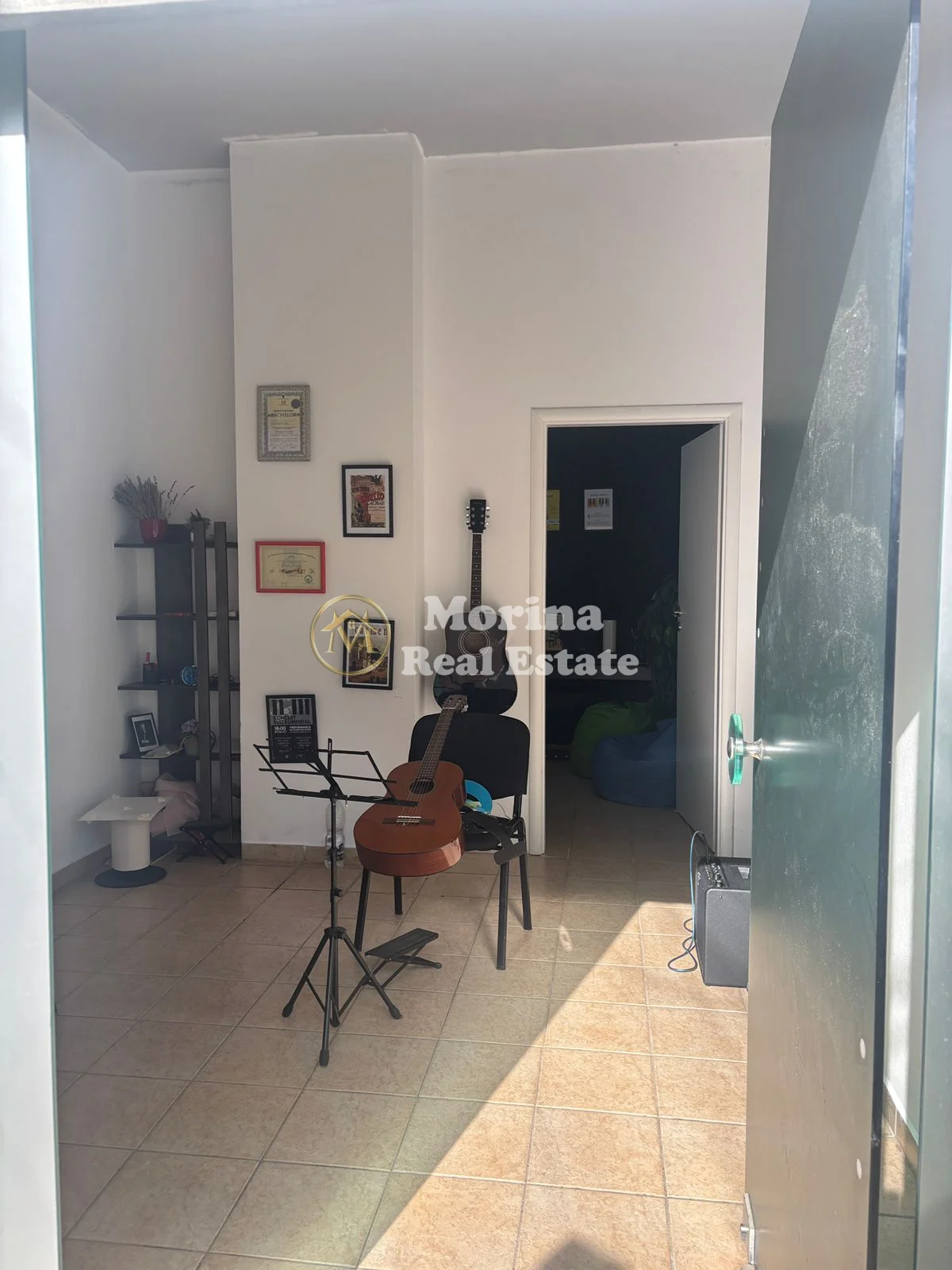 Qera | Ambjent Biznesi | Sheshi Willson | 250 €/muaj 4