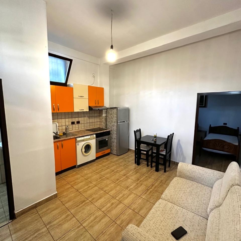 Qera | Shtëpi private 1 + 1 | Rruga Irfan Tërshana | 270 €/muaj 3