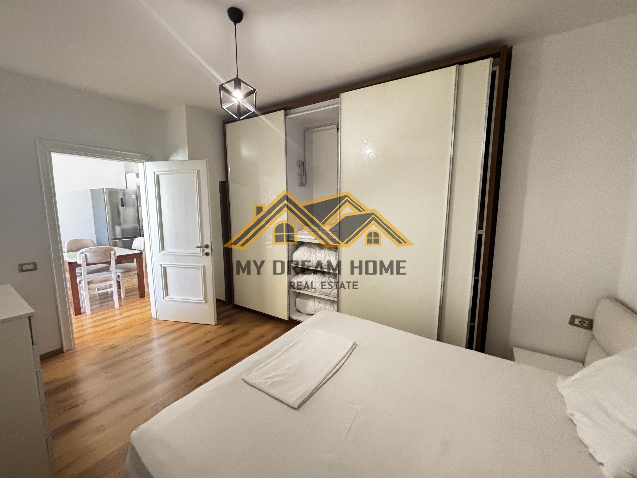 Shitet apartament 2+1 në qendër të Durrësit