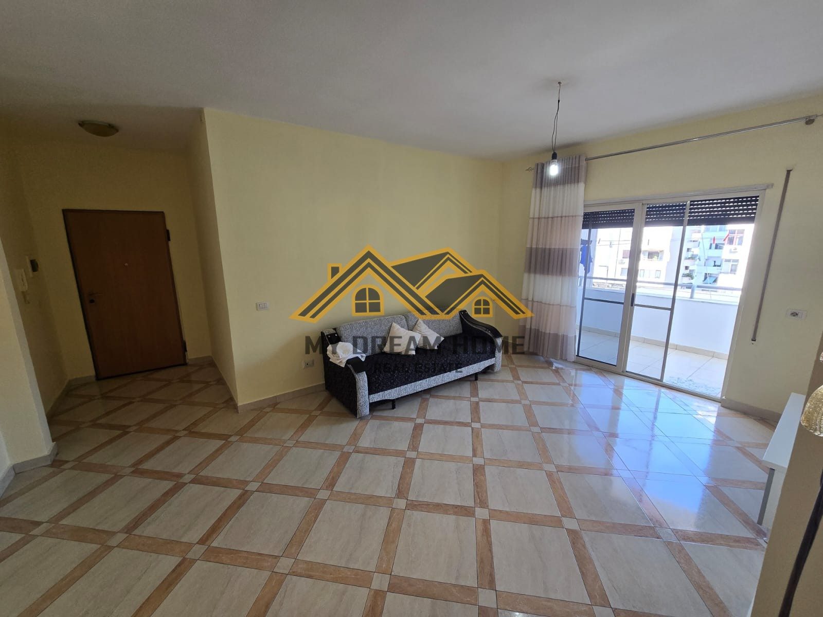 JEPET ME QIRA APARTAMENT 3+1+2 NE QENDER TE DURRESIT