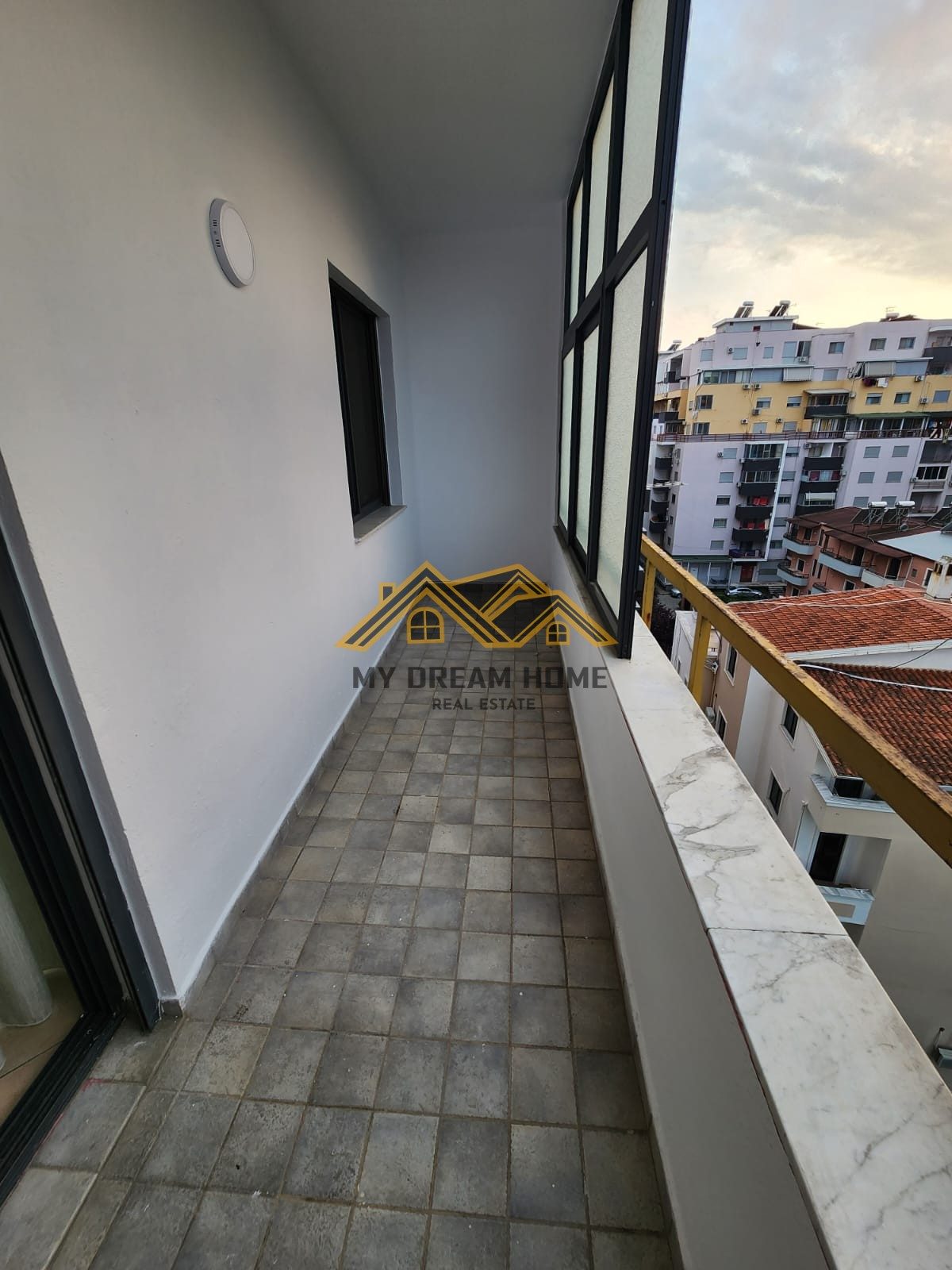 SHITET APARTAMENT PRAN KOMPLEKS EKA PLAZH DURRES! 4