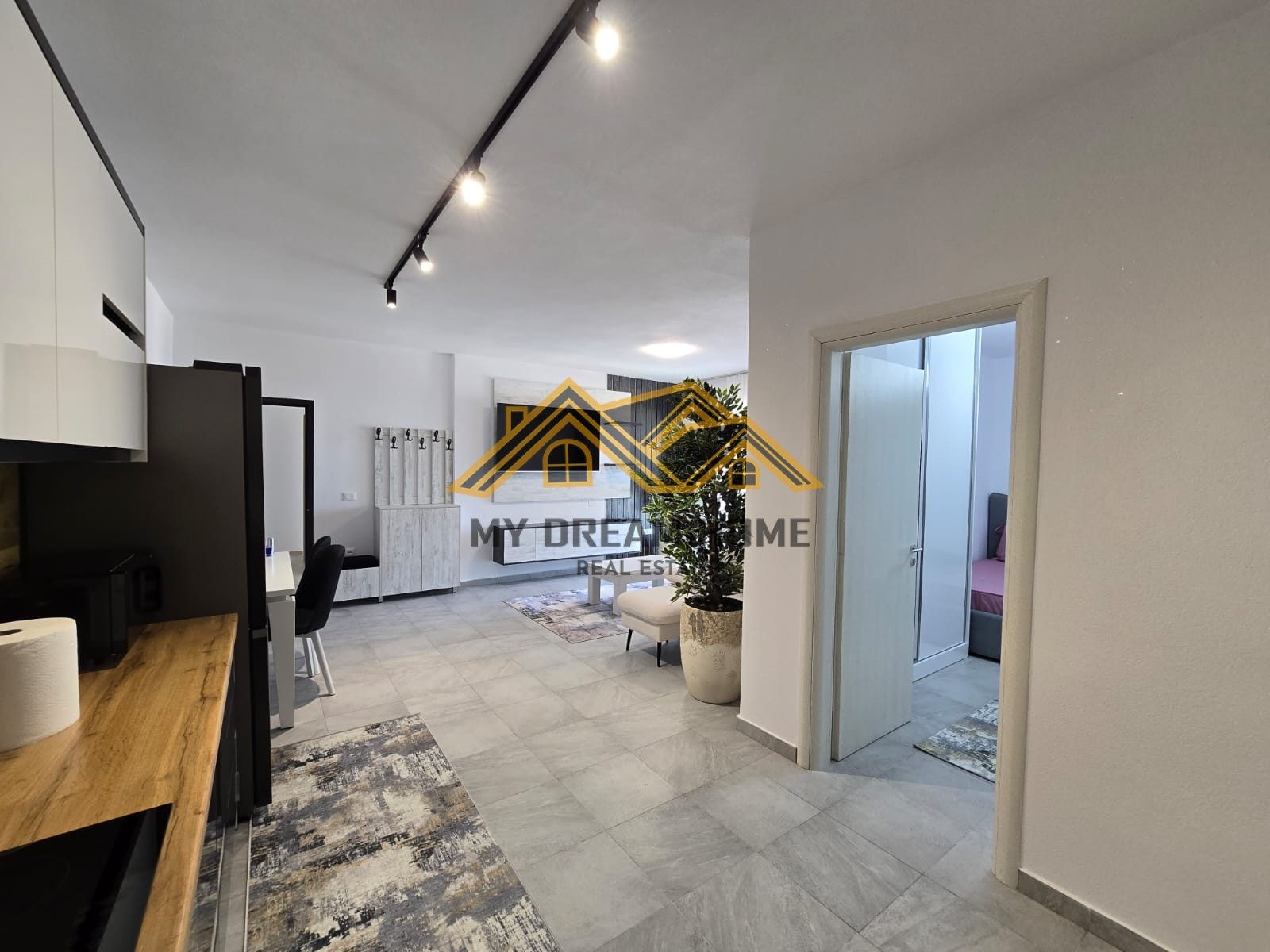 JEPET ME QIRA SUPER APARTAMENT 2+1 PLAZH DURRES! 4