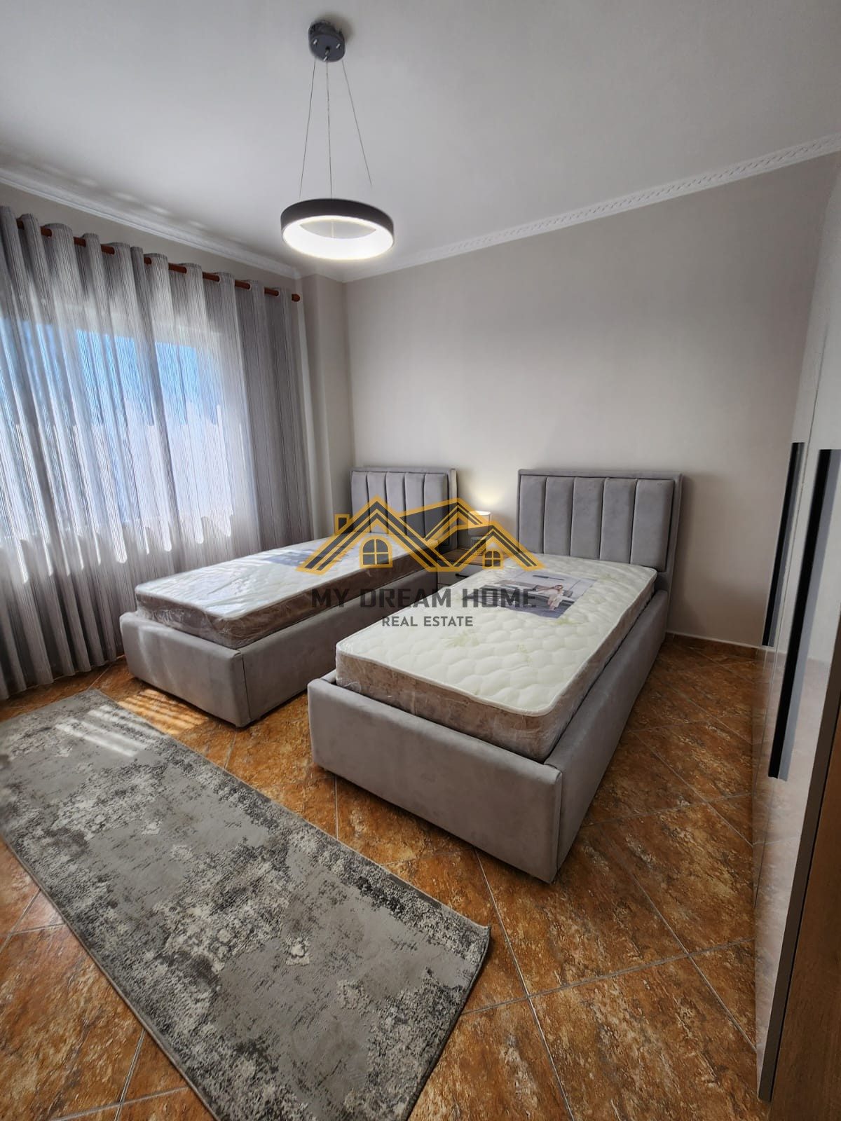 SHITET APARTAMENT TEK KOMPLEKSI EKA PLAZH DURRES! 2
