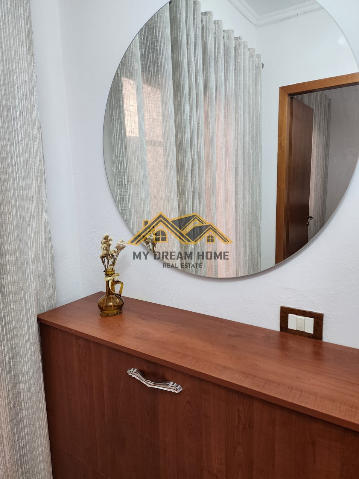 SHITET APARTAMENT PRAN KOMPLEKS EKA PLAZH DURRES! 2