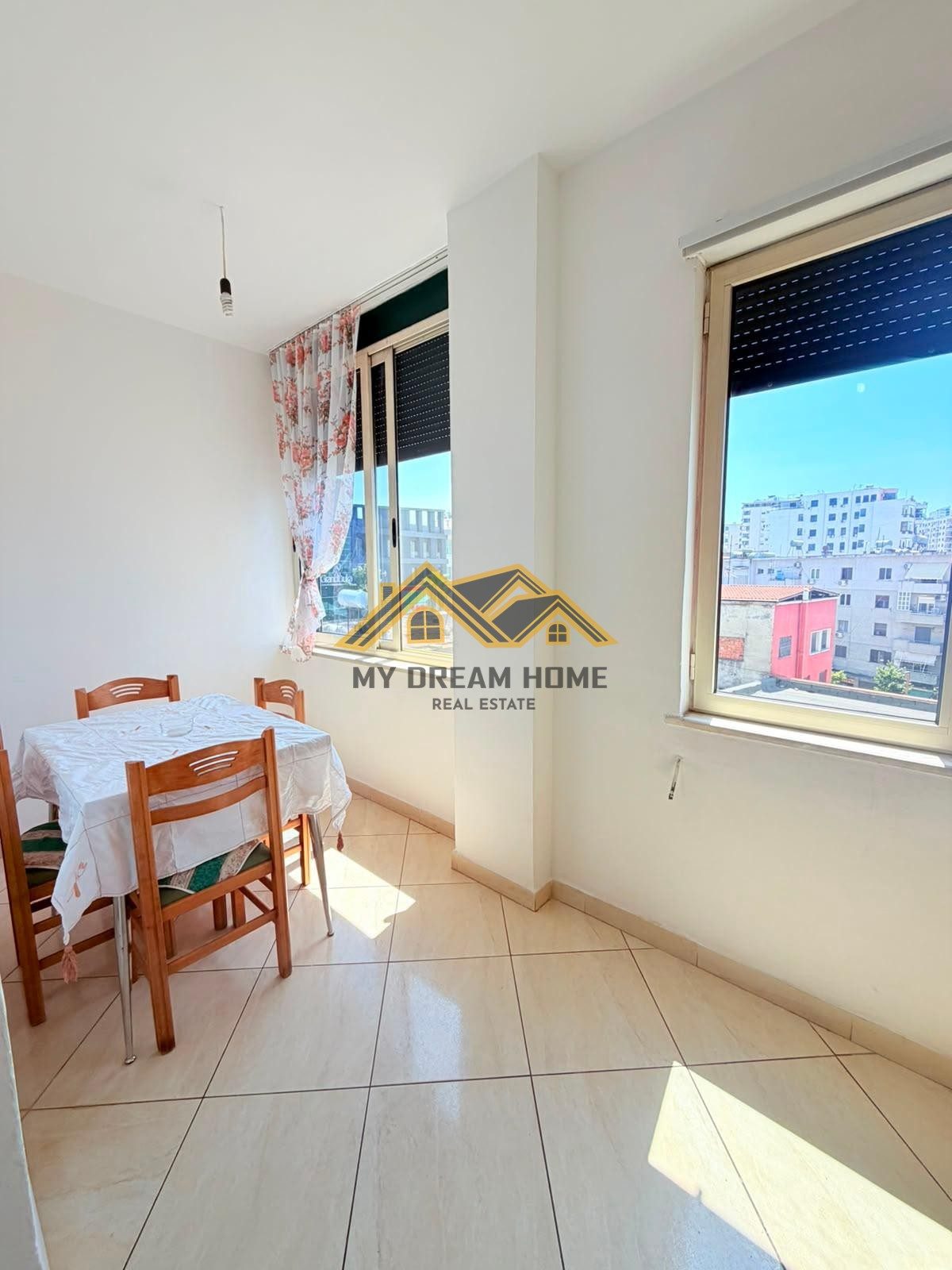 Jepet me qera apartament 3+1+2 Flagship Center,Durres. 4