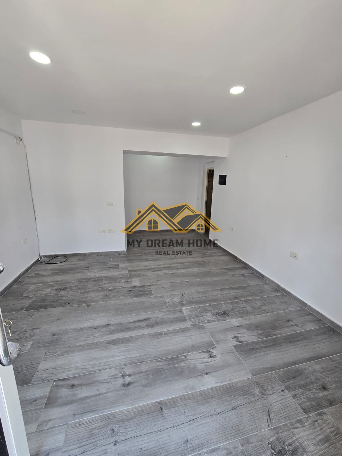 Jepet Ambient Biznesi Per Qira, Bulevardi Kryesor! 3