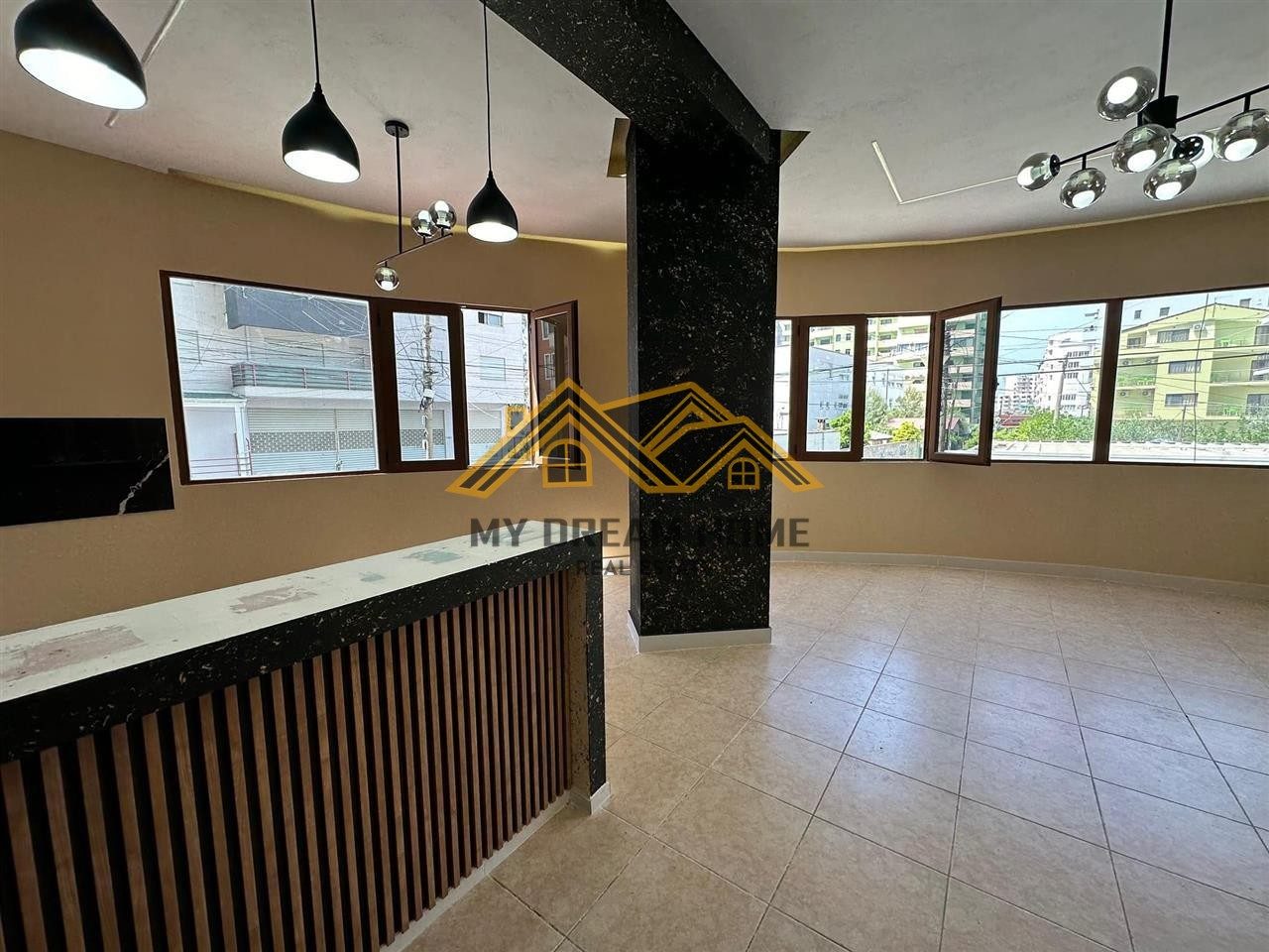 Disponojmë për shitje një super Apartament 3+1 pranë Shkollë Bajram Curri 3