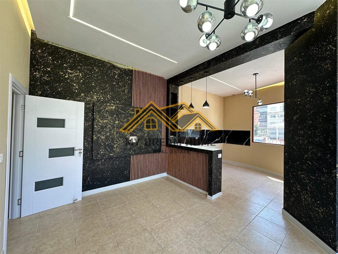 Disponojmë për shitje një super Apartament 3+1 pranë Shkollë Bajram Curri