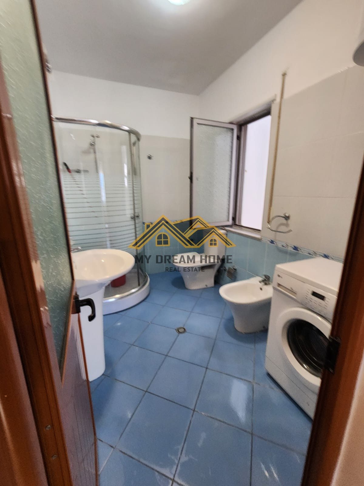 SHITET APARTAMENT TEK KOMPLEKSI EKA PLAZH DURRES!
