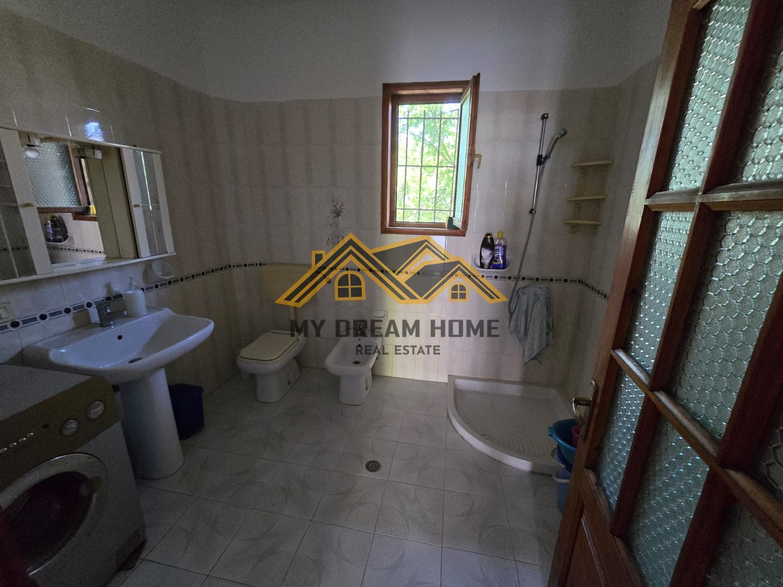 Shtepi Private 2-katëshe për shitje në plazhin e Durrësit