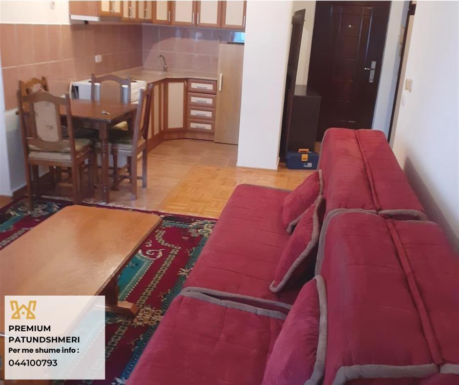 Banes me qera ne rrugen Muharrem Fejza.