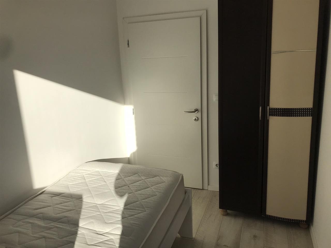 Banes me qera ne lagjen e Spitalit. 4