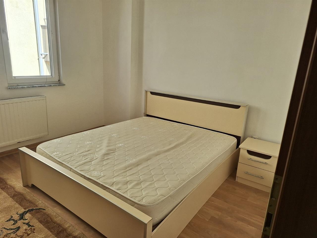 Banes Duplex me qera tek 4 Llullat . 4