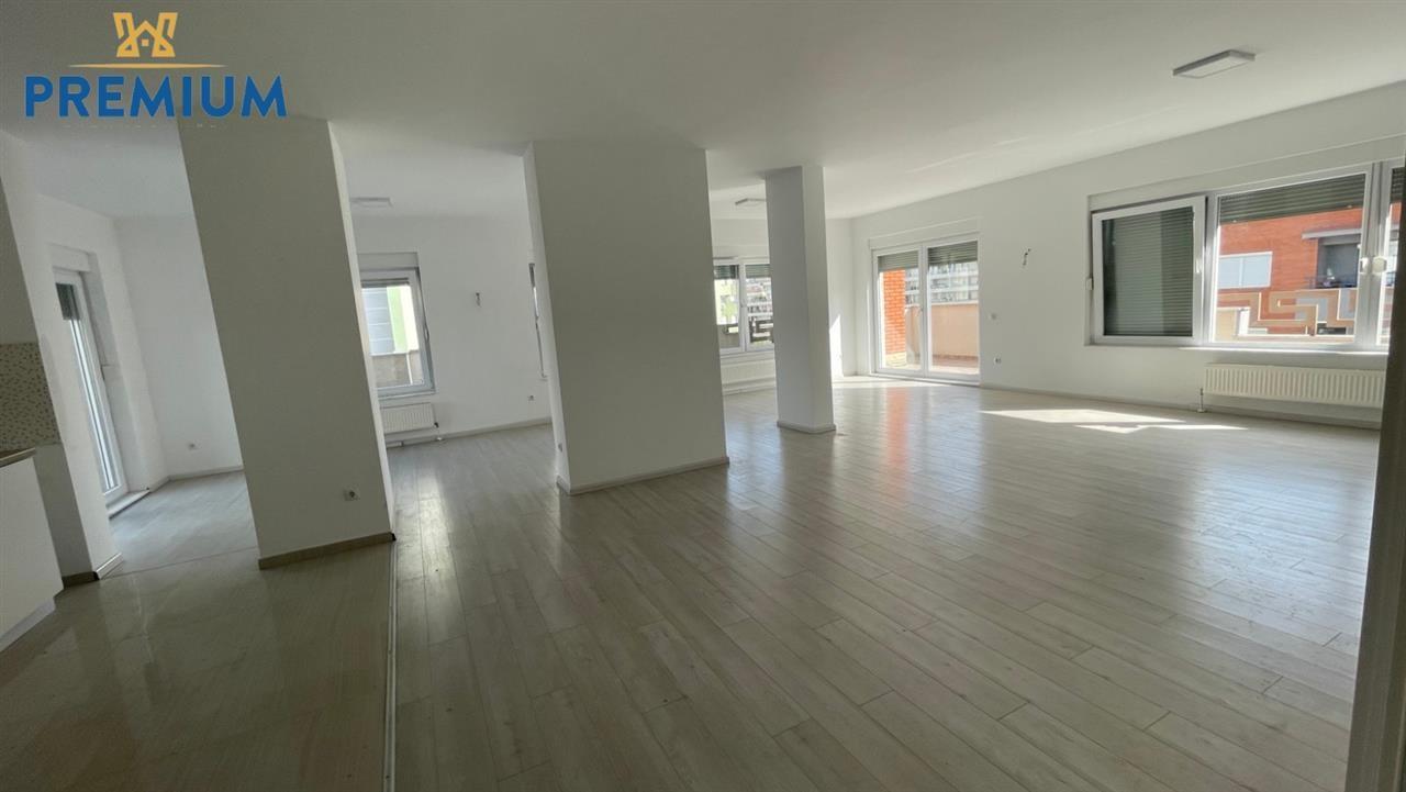 Penthouse me qera per zyre ne rrugen C. 2