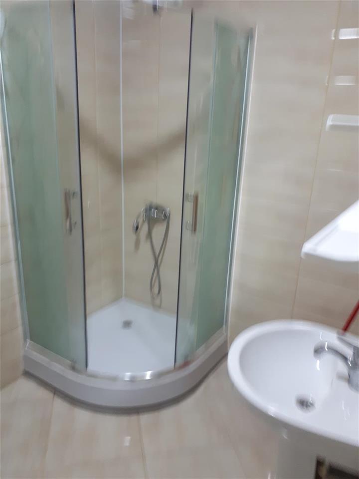 Shtepi me qera ne lagjen Velania 4
